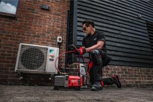 MILWAUKEE M18 FVP5 aku vakuum pumpa za klime